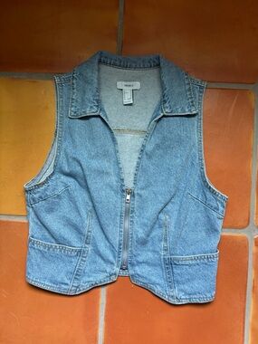 Forever21 denim vest women’s vest size medium blue denim vest